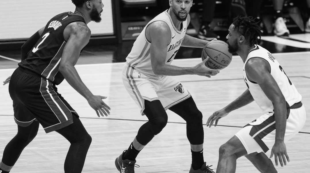 Valencia ký Nikola Mirotic: bản hợp đồng không công bố thời hạn và canh bạc ở tuổi 35
