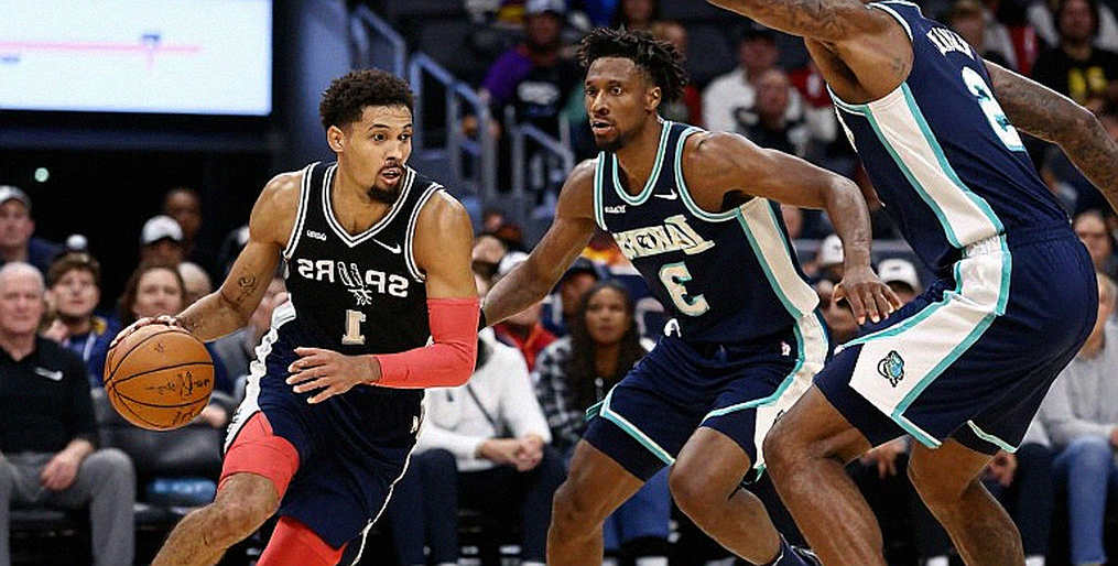 Hơn 10 lời đề nghị EuroLeague và một chữ 'nhà': đọc thương vụ ngược dòng của bóng rổ châu Âu Hơn 10 lời đề nghị EuroLeague và một chữ 'nhà': đọc thương vụ ngược dòng của bóng rổ châu Âu