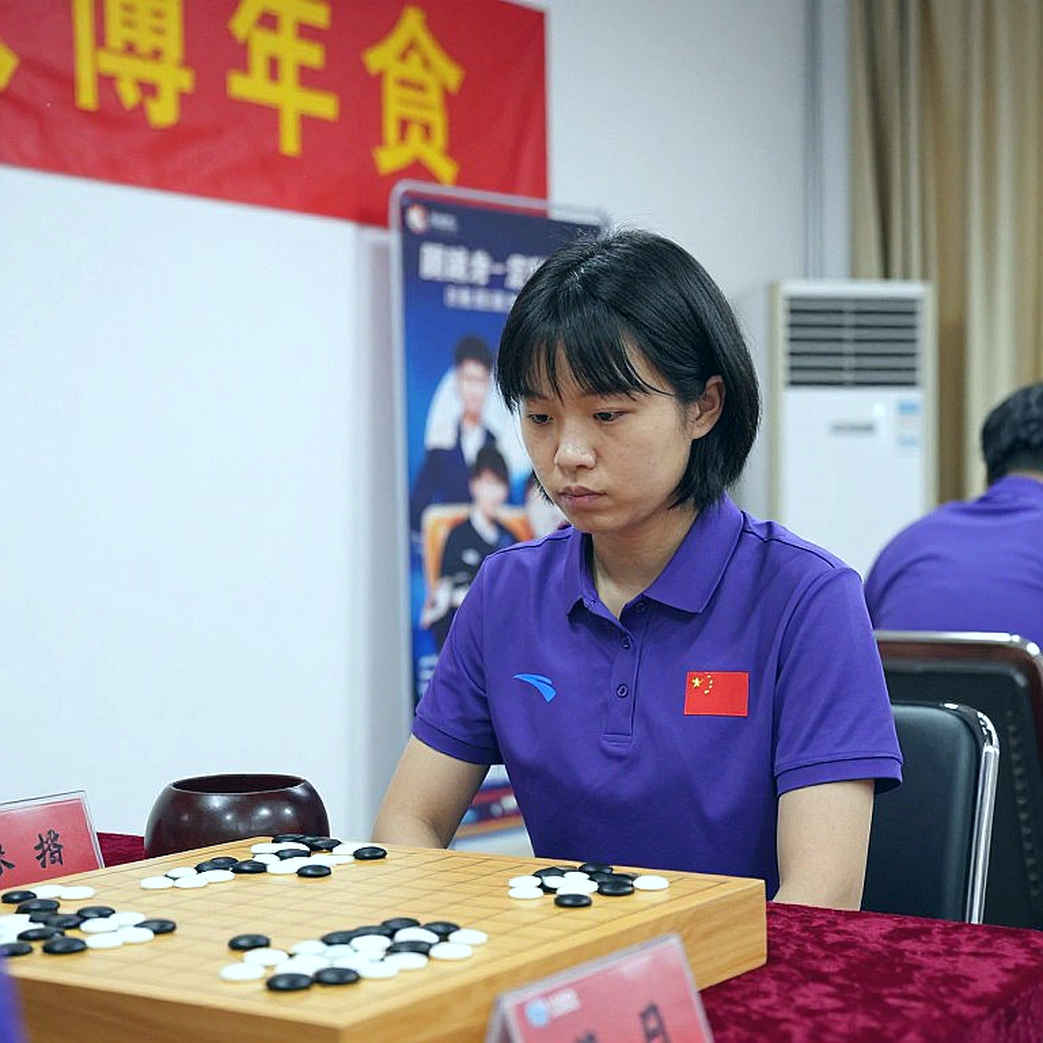 Lỗ Hổ Linh và Nghệ Thuật Phòng Thủ Najdorf: Khi Lý Thuyết Cờ Vua Không Ngừng Tiến Hóa Lỗ Hổ Linh và Nghệ Thuật Phòng Thủ Najdorf: Khi Lý Thuyết Cờ Vua Không Ngừng Tiến Hóa
