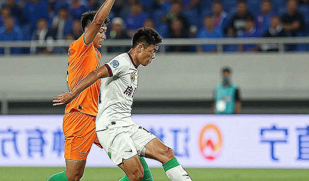 Xuân Son rời sân, Minh Hoàng bước vào: canh bạc chiến thuật của Kim Sang Sik