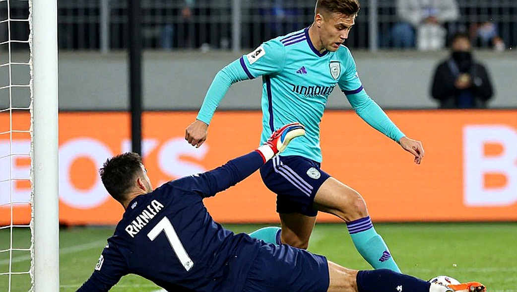 Việt Nam 4-2 Pakistan: Bốn bàn thắng phủ lên hàng thủ một lớp sơn quá mỏng