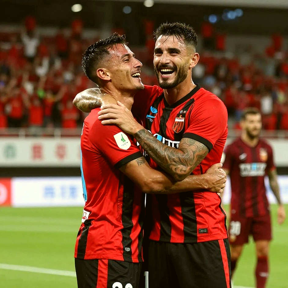 Nhịp pressing rơi giữa mùa V-League: khi chân chạy nhanh hơn cái đầu Nhịp pressing rơi giữa mùa V-League: khi chân chạy nhanh hơn cái đầu