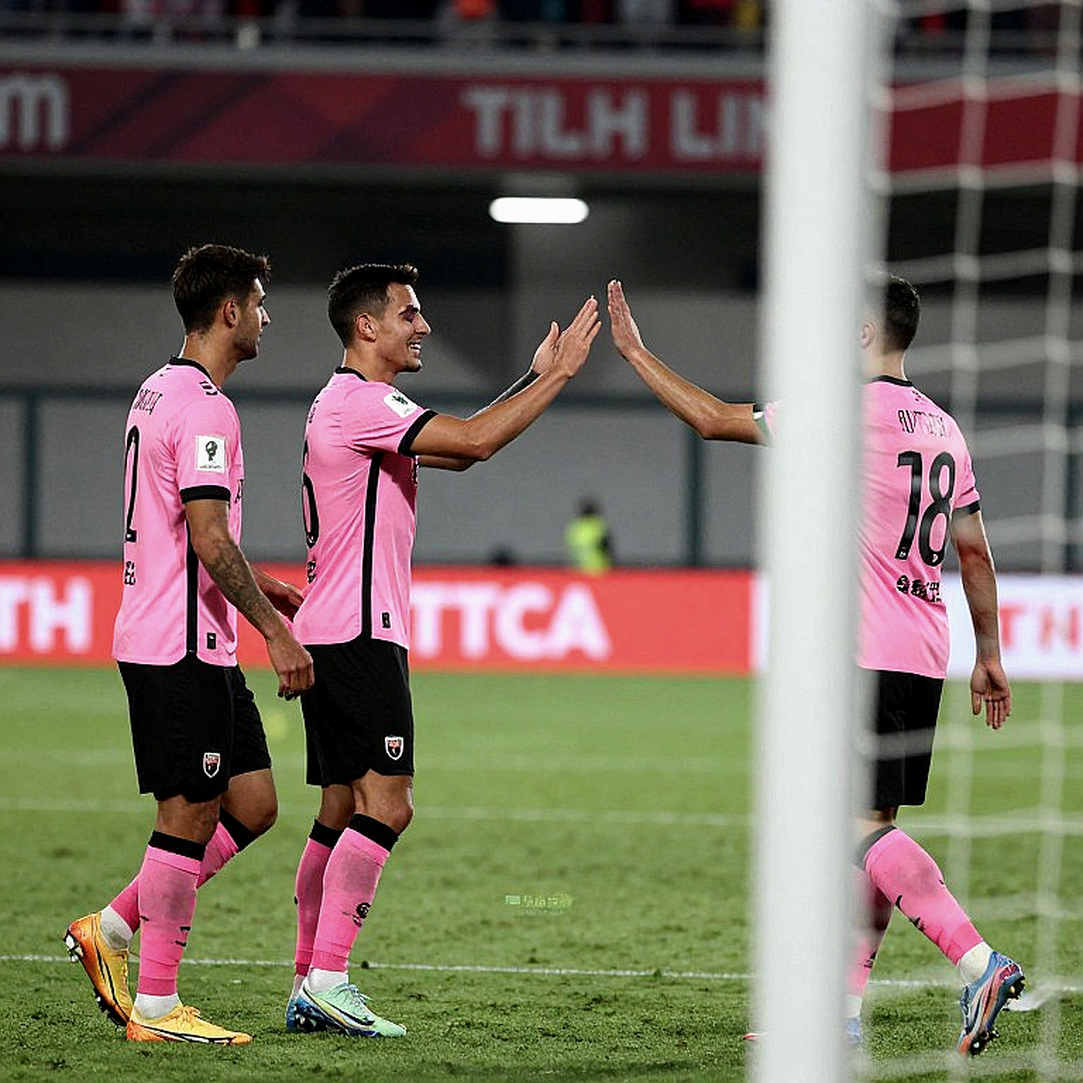 CLB TP.HCM hòa Huế 2-2: cánh trái bị khoan thủng hai lần, cú ngược dòng không lấp nổi lỗ hổng cấu trúc